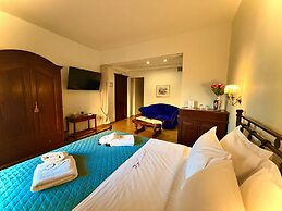 Great Greece Le Convivial Suites