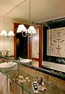 Le Convivial Luxury Suites & Spa