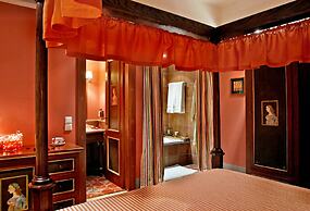 Le Convivial Luxury Suites & Spa