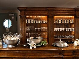 Le Convivial Luxury Suites & Spa