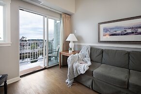 Rivertide Suites Hotel