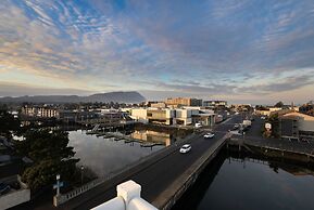 Rivertide Suites Hotel