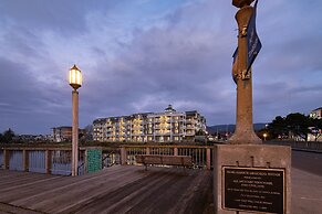 Rivertide Suites Hotel