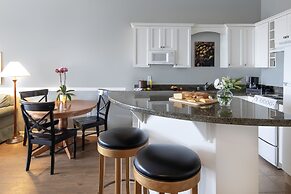 Rivertide Suites Hotel