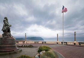 Rivertide Suites Hotel