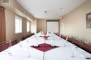 Rivertide Suites Hotel