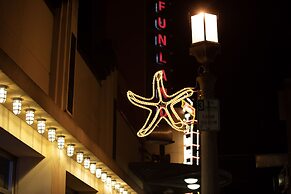 Rivertide Suites Hotel