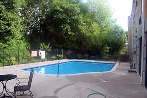 Jameson Inn and Suites Riverdale