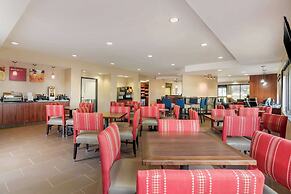 Comfort Suites Speedway - Kansas City