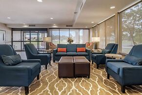 Comfort Suites Speedway - Kansas City