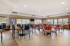 Comfort Suites Speedway - Kansas City