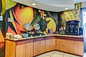 Fairfield Inn & Suites by Marriott State College