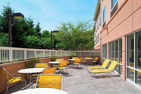Fairfield Inn & Suites by Marriott State College