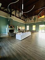 Howard Johnson by Wyndham Resort Pilar