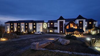 Xelena Hotel & Suites