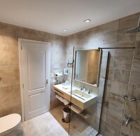 Xelena Hotel & Suites