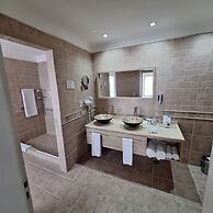 Xelena Hotel & Suites