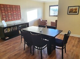 Xelena Hotel & Suites