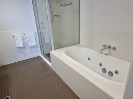 Azure Sea Whitsunday Resort