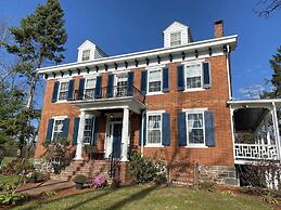 Lightner Farmhouse B&B