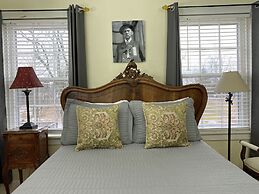 Lightner Farmhouse B&B