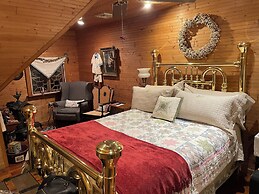 The Queen, A Victorian Bed & Breakfast