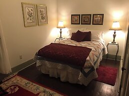 The Queen, A Victorian Bed & Breakfast