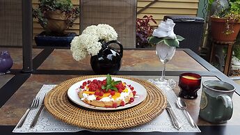 The Queen, A Victorian Bed & Breakfast