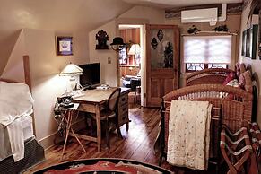 The Queen, A Victorian Bed & Breakfast