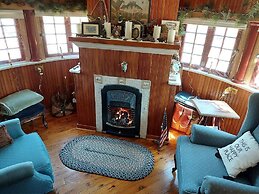 The Queen, A Victorian Bed & Breakfast