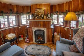 The Queen, A Victorian Bed & Breakfast