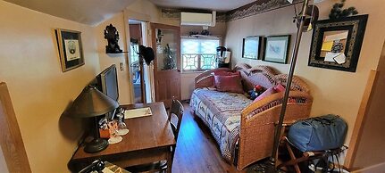 The Queen, A Victorian Bed & Breakfast