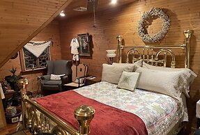 The Queen, A Victorian Bed & Breakfast