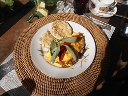 The Queen, A Victorian Bed & Breakfast