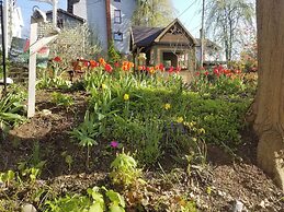 The Queen, A Victorian Bed & Breakfast