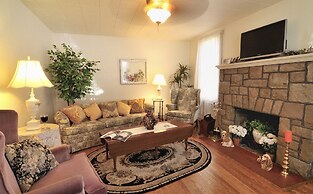 The Queen, A Victorian Bed & Breakfast