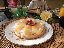 The Queen, A Victorian Bed & Breakfast