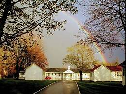Eden Village Motel & Cottages