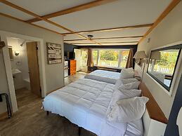 Eden Village Motel & Cottages