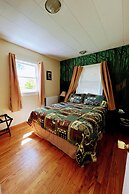 Eden Village Motel & Cottages