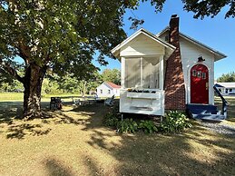Eden Village Motel & Cottages