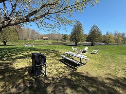 Eden Village Motel & Cottages