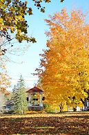 Eden Village Motel & Cottages