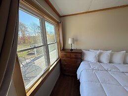 Eden Village Motel & Cottages