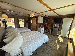 Eden Village Motel & Cottages