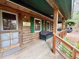Eden Village Motel & Cottages