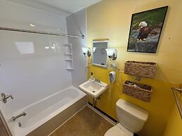 Eden Village Motel & Cottages