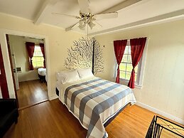 Eden Village Motel & Cottages