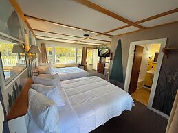 Eden Village Motel & Cottages