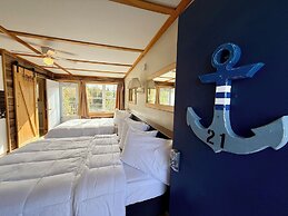 Eden Village Motel & Cottages
